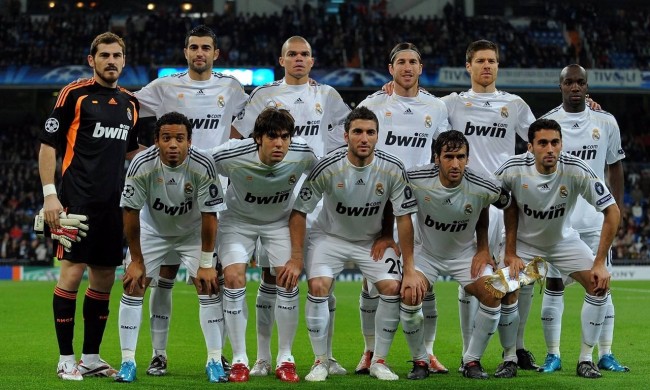 曼联迎战西汉姆联：德利赫特缺阵，阿莫林调整阵容（曼联战西汉姆联：德利赫特无缘出场，阿莫林调整首发）