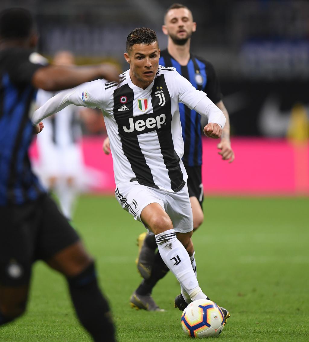 被赠送云达不莱梅印有8号的球衣，克罗斯：这是合同报价吗