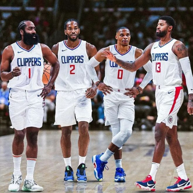 火爆德比，费内巴切vs加拉塔萨雷赛前双方球员就开始发生冲突（德比火药味十足：费内巴切与加拉塔萨雷赛前球员爆发冲突）